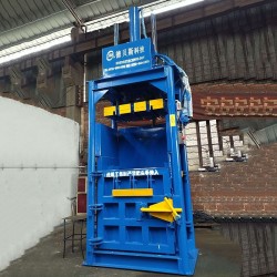 小型30噸海綿壓縮打包機(jī)